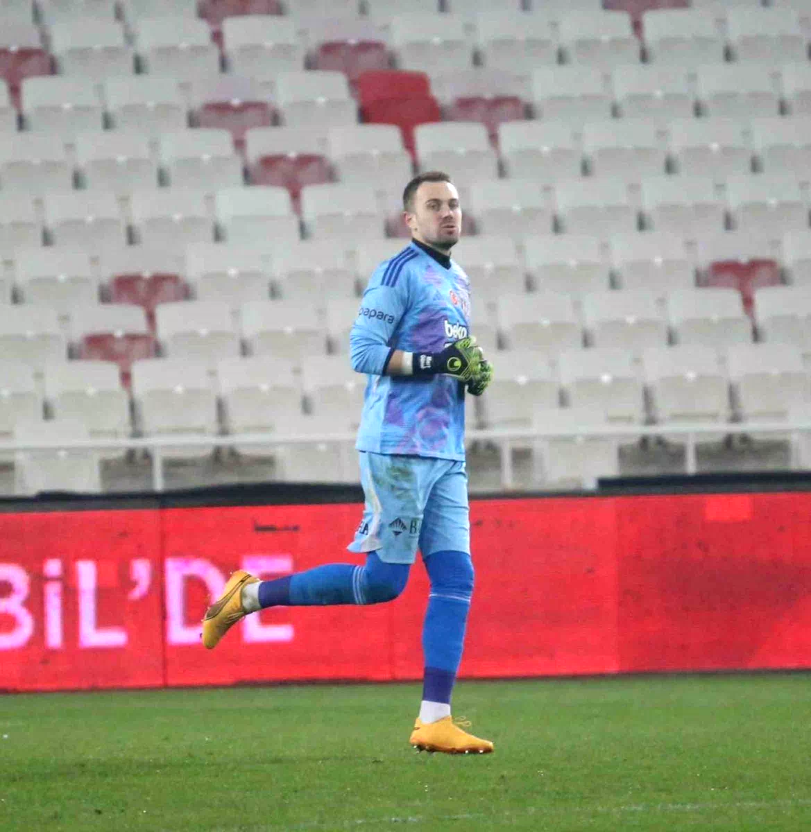 Beşiktaş’ta Mert Günok ile yollar ayrıldı