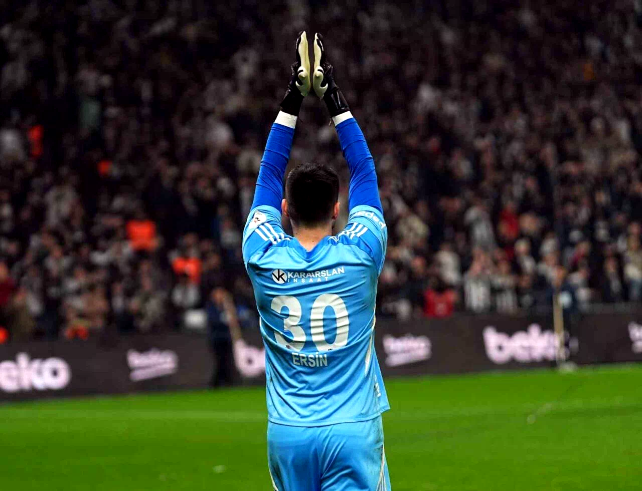 Beşiktaş taraftarından kaleci Ersin’e önce tepki, sonra destek