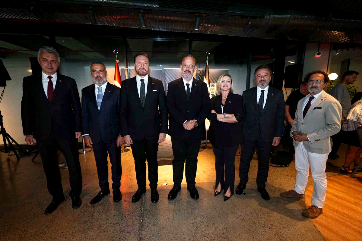 Beşiktaş Yönetim Kurulu Üyeleri, BJK-Kabataş Vakfı Okulları’nın öğretmenlerini Tüpraş Stadyumu’nda ağırladı