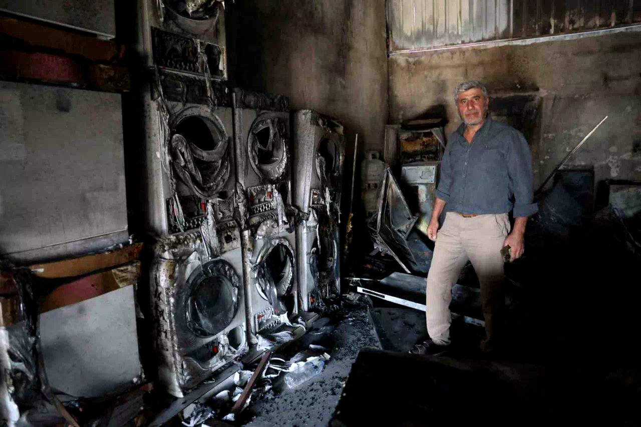 Beyaz eşya bayisinde çıkan yangında, 3 milyon TL değerindeki eşyalar küle döndü