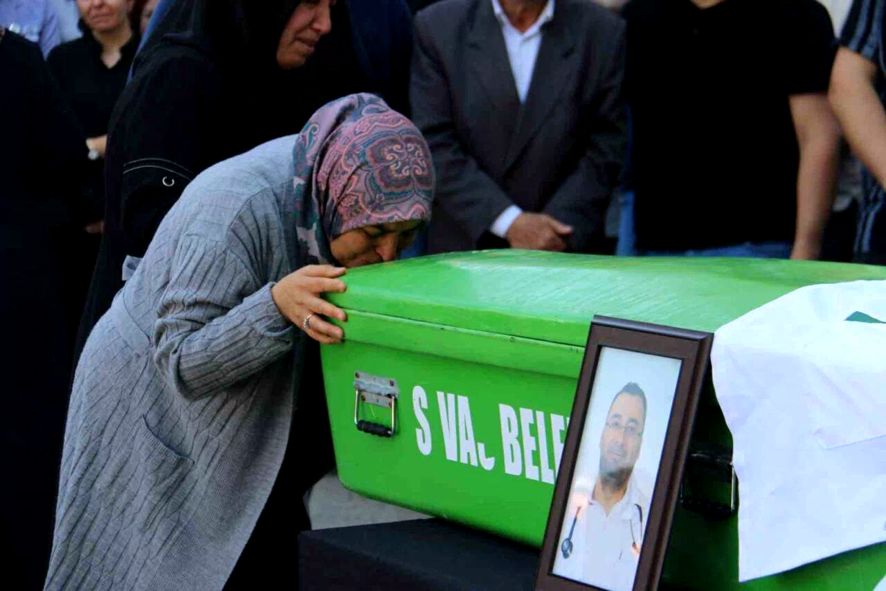 Beyin tümörü tedavisi gören doktor hayatını kaybetti, meslektaşları gözyaşlarına boğuldu