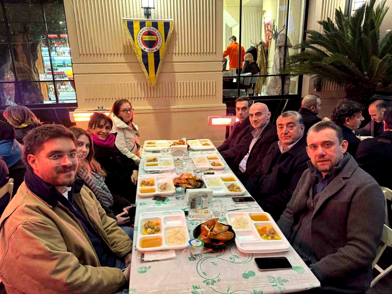 Beyoğlu Fenerbahçeliler Derneği, sokak iftarlarına devam ediyor