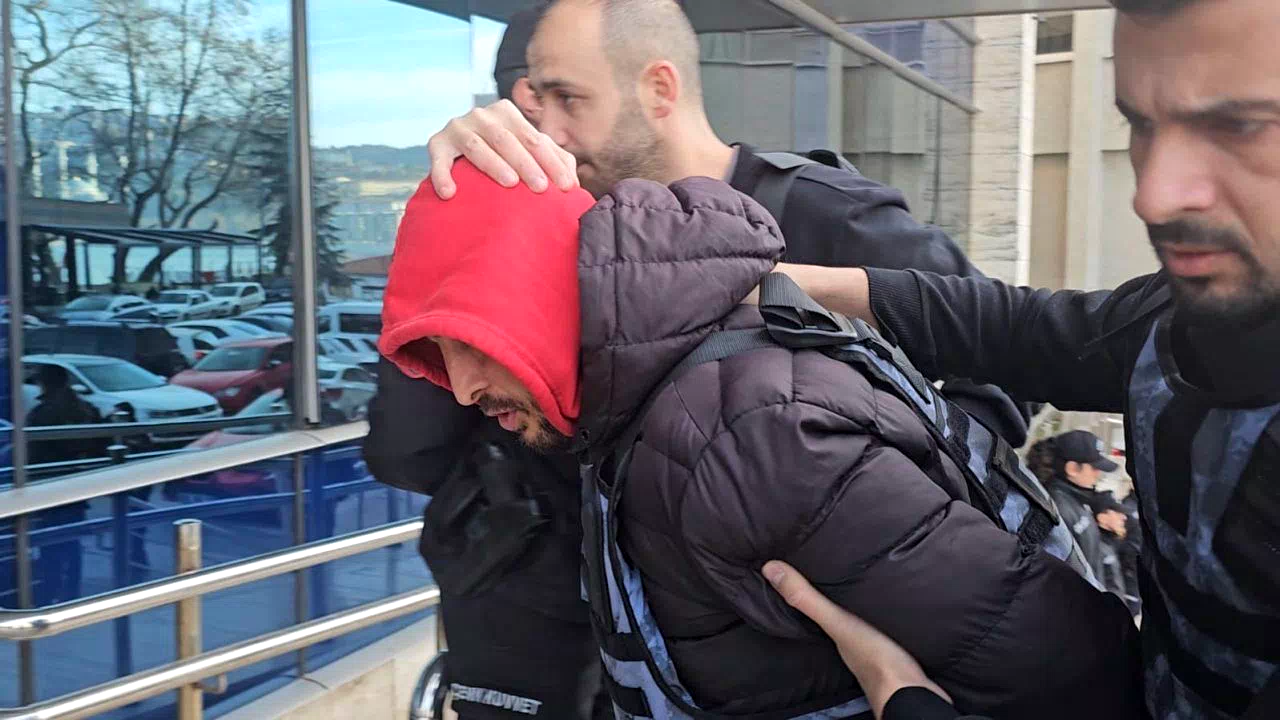 Bıçaklı cinayetin zanlısı kendini böyle savundu; “3 kişi bana saldırdı, yoksa ben ölecektim”