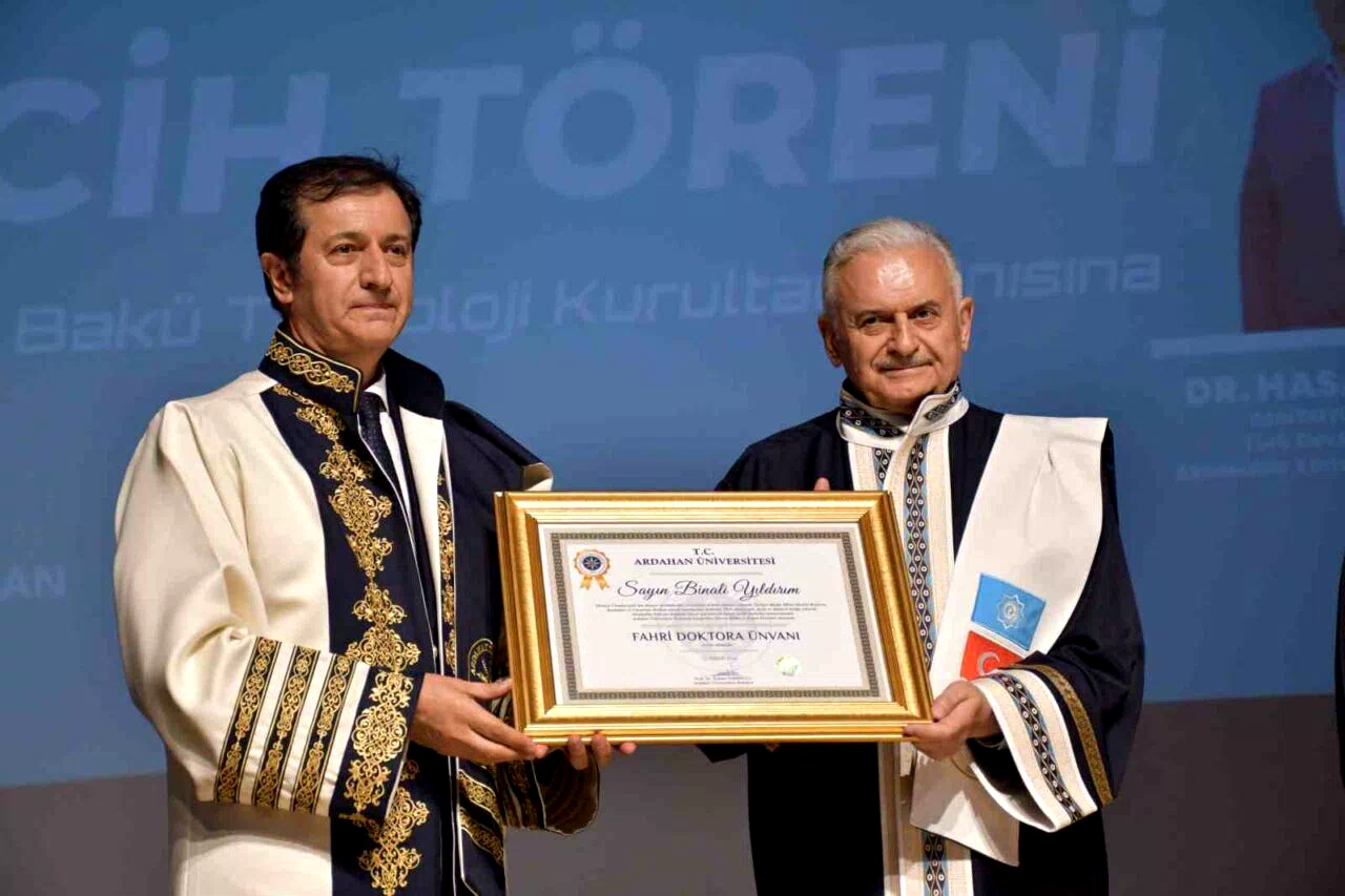 Binali Yıldırım’a fahri doktora ünvanı verildi