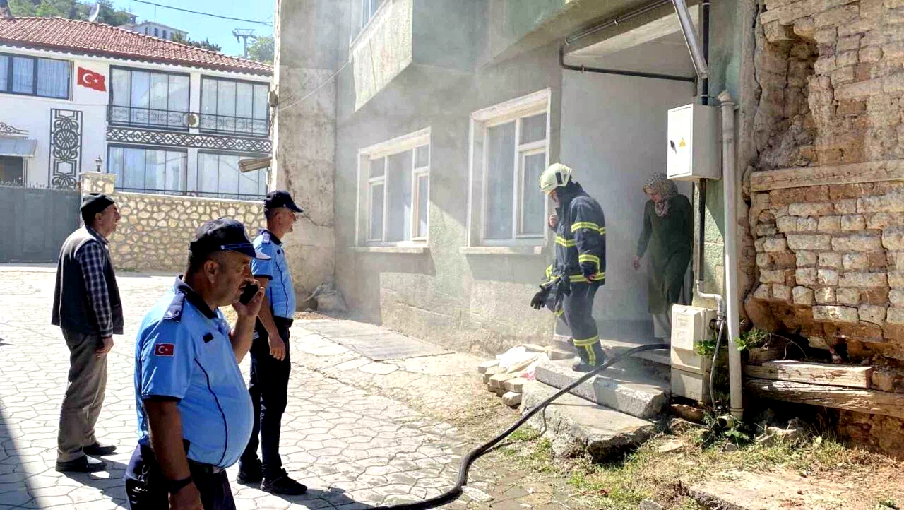 Binanın bodrum katında çıkan yangın söndürüldü