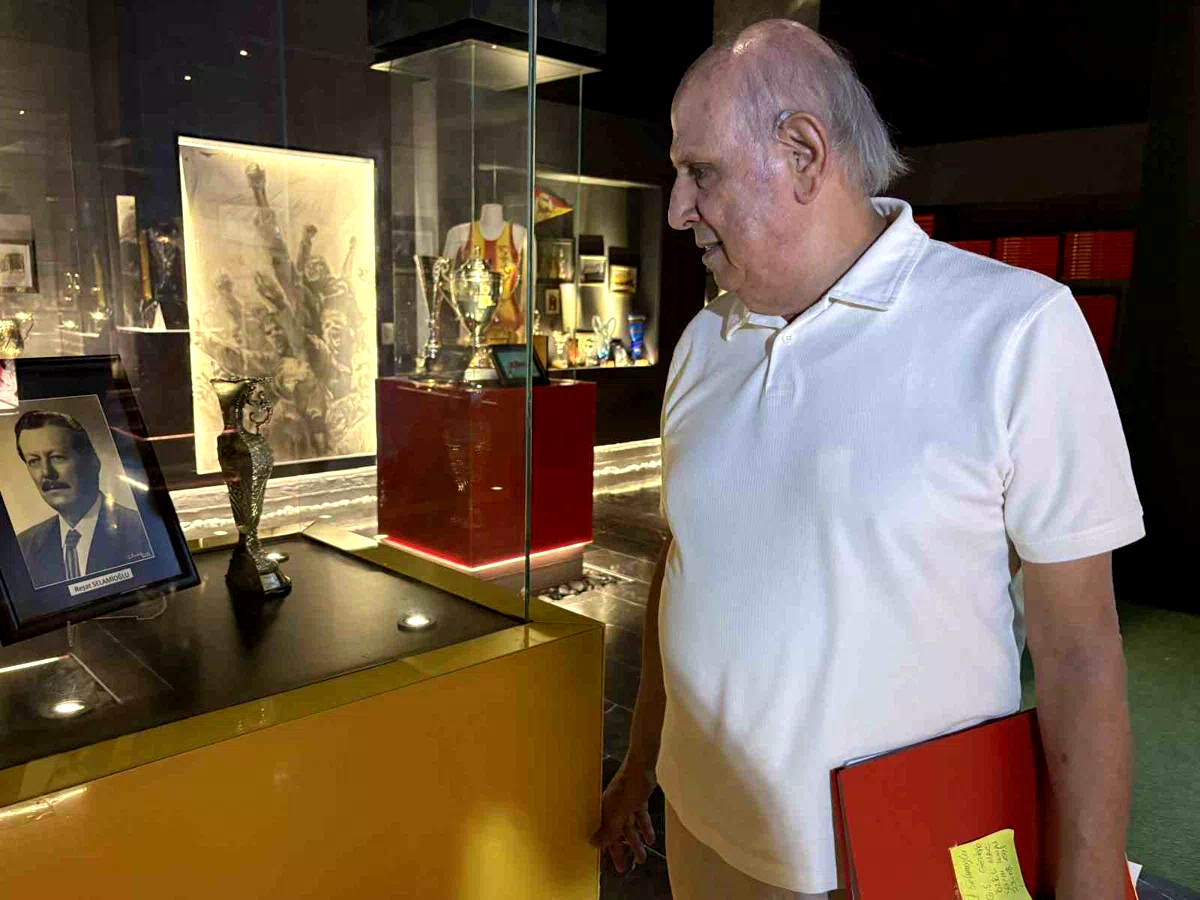 Bir kupa, iki şampiyon: 53 yıl önce ikiye bölünen kupanın yarısı Göztepe Müzesi’nde