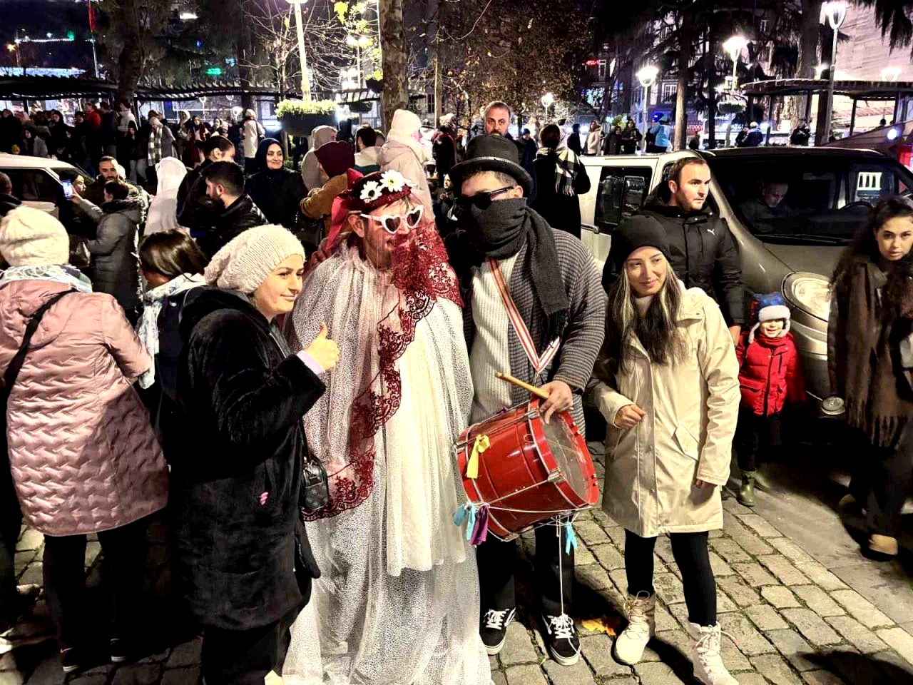 Birbirinden ilginç kostümlerle Kalandar geleneği yaşatıldı
