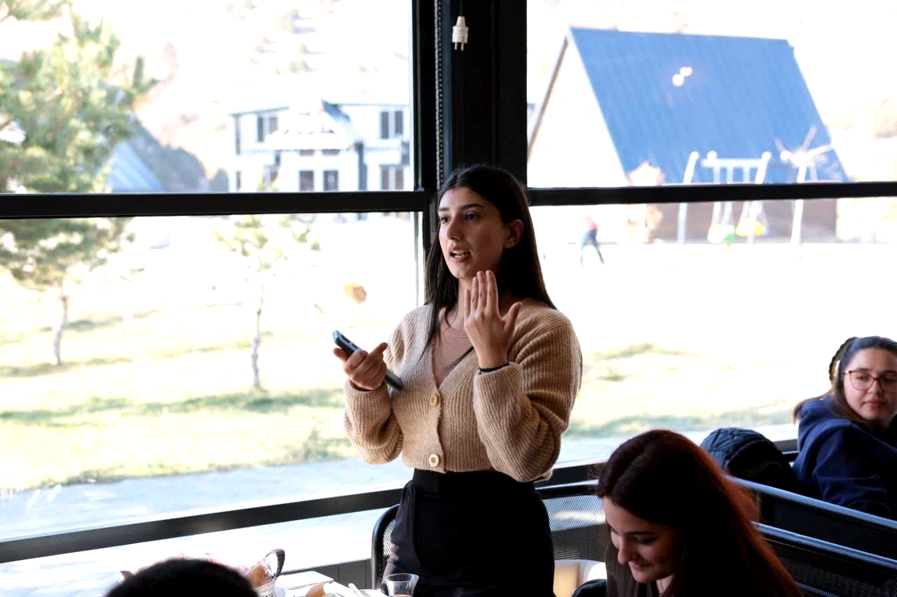 ‘Biz Bir Aileyiz’ Projesinde öğrencilerle buluşma
