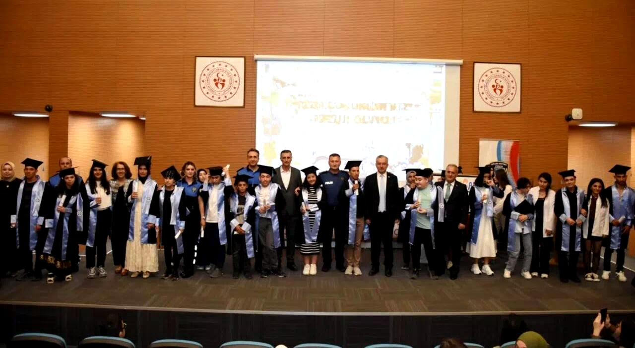 “Bizim Çocuklarımız” projesinin ilk etabı, temsili mezuniyet töreni ile sonlandı