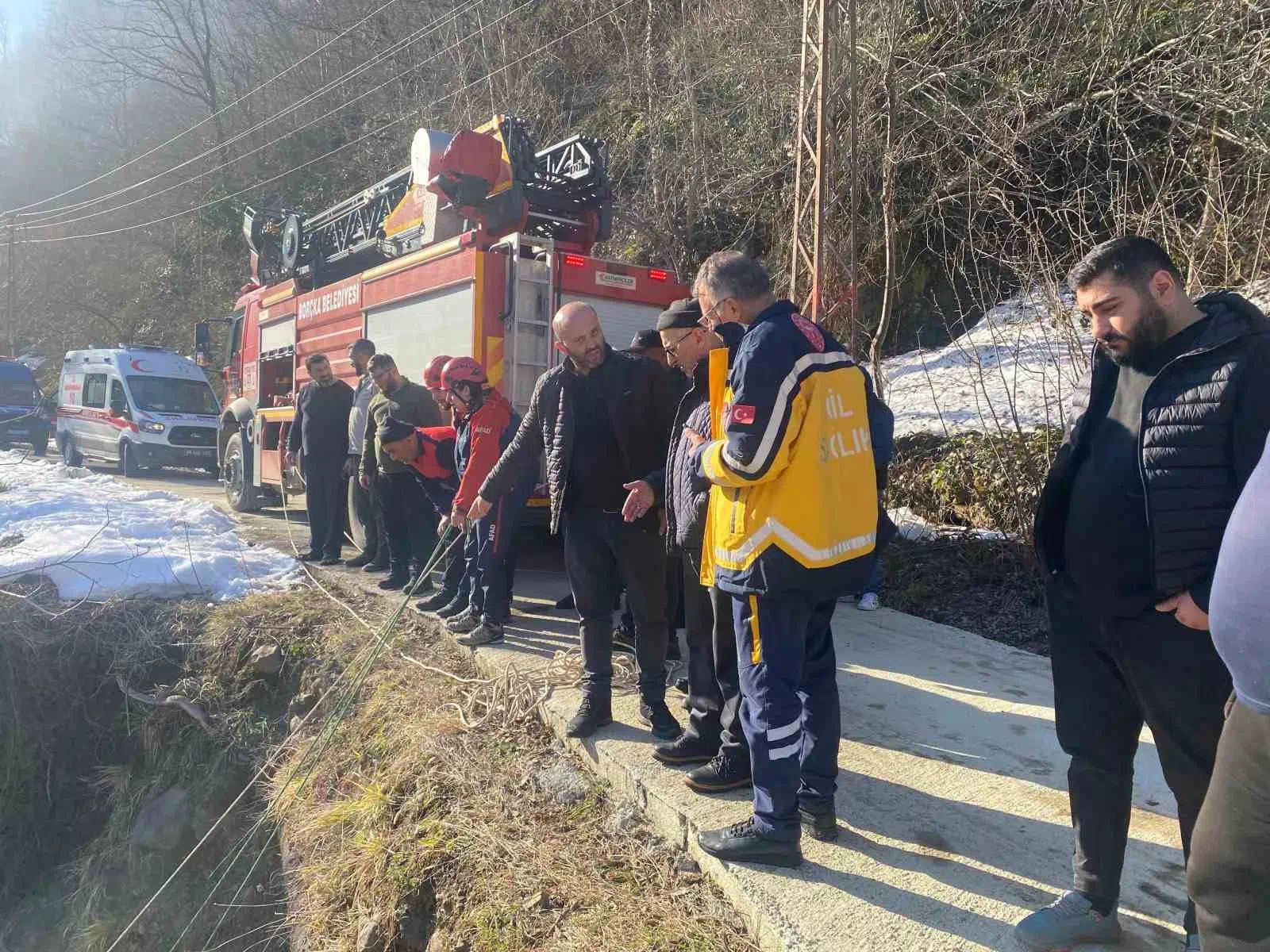 Borçka’da Dereye Düşen Vatandaş Kurtarılarak Hastaneye Kaldırıldı.