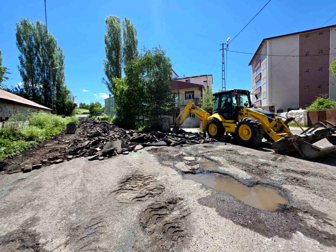 Bozulan Asfalt yollar baştan sona yenileniyor