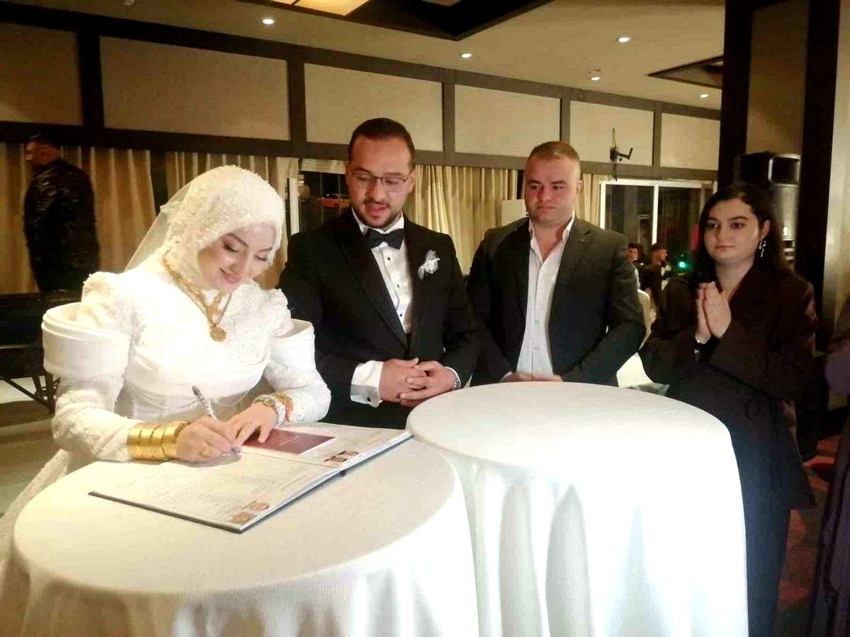 Budak ailesinin mutlu günü