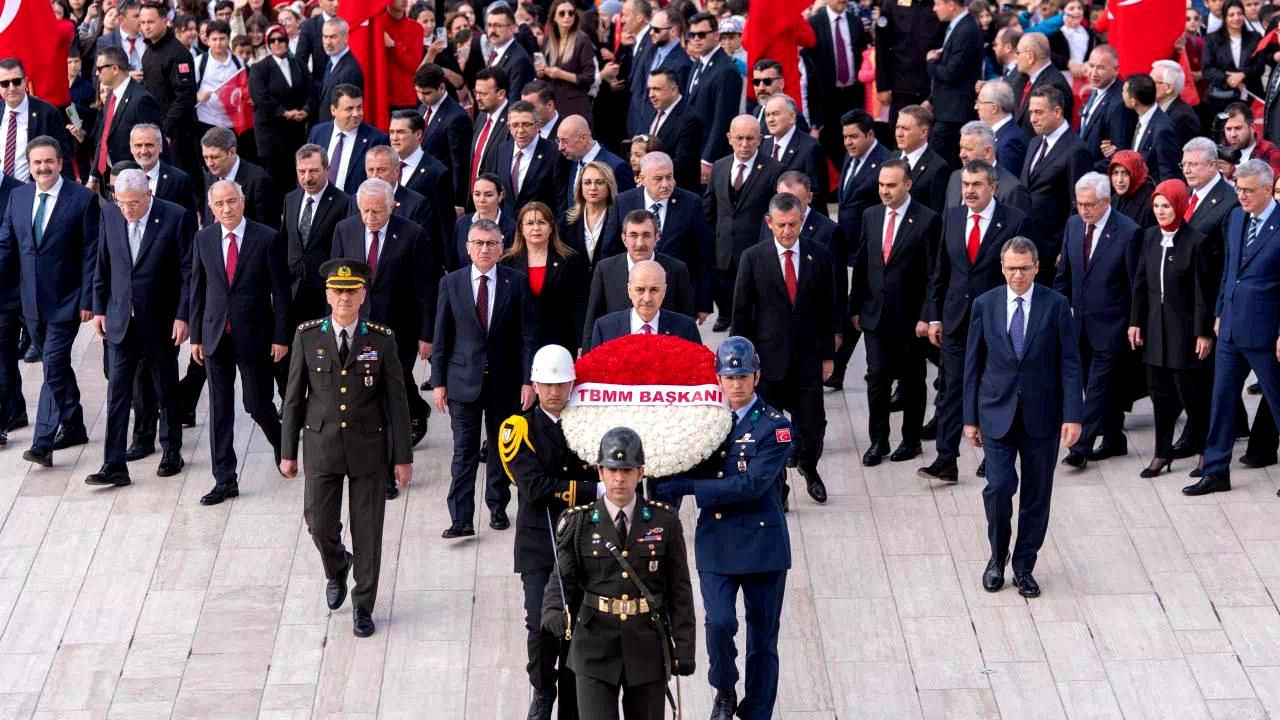 Bugün 23 Nisan: Devlet erkanı Anıtkabir’i ziyaret etti!