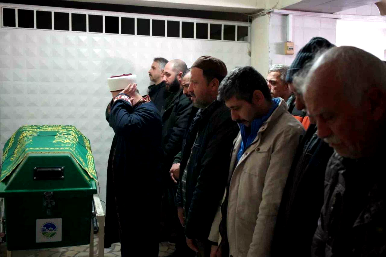 Bulgaristan’daki kazada hayatını kaybeden tır sürücüsü, Sakarya’da defnedildi