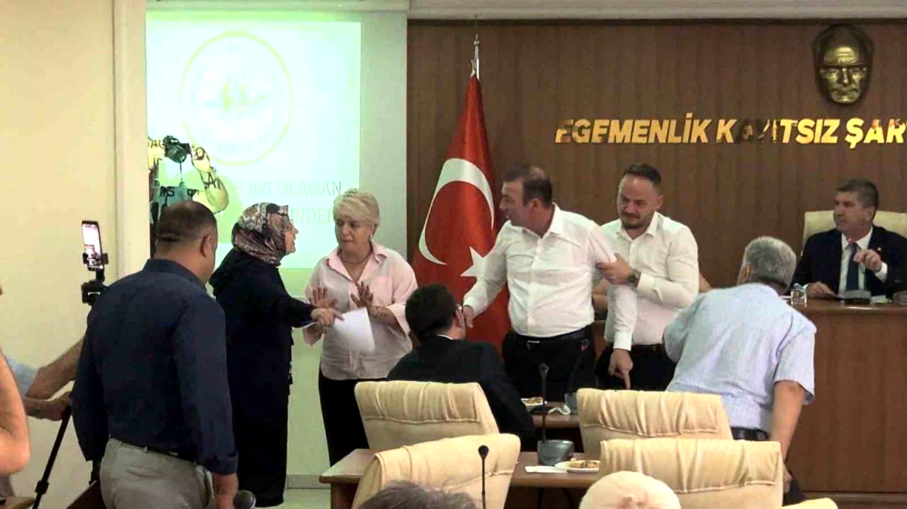 Burdur belediye meclisinde gergin anlar
