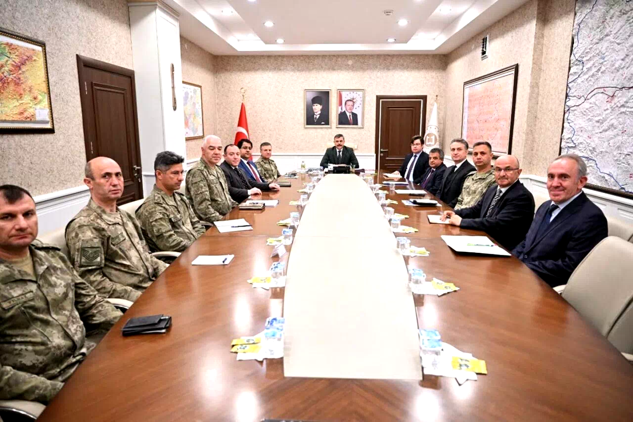 Bürokrat ve askerler eğitim zirvesinde buluştu