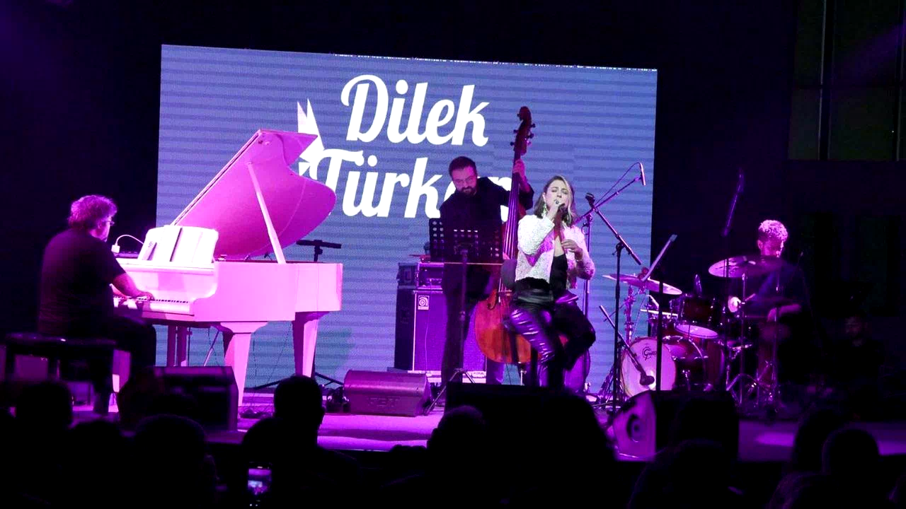 Bursa'da ‘Caz Pazarı’ rüzgarı, Dilek Türkan ile esti