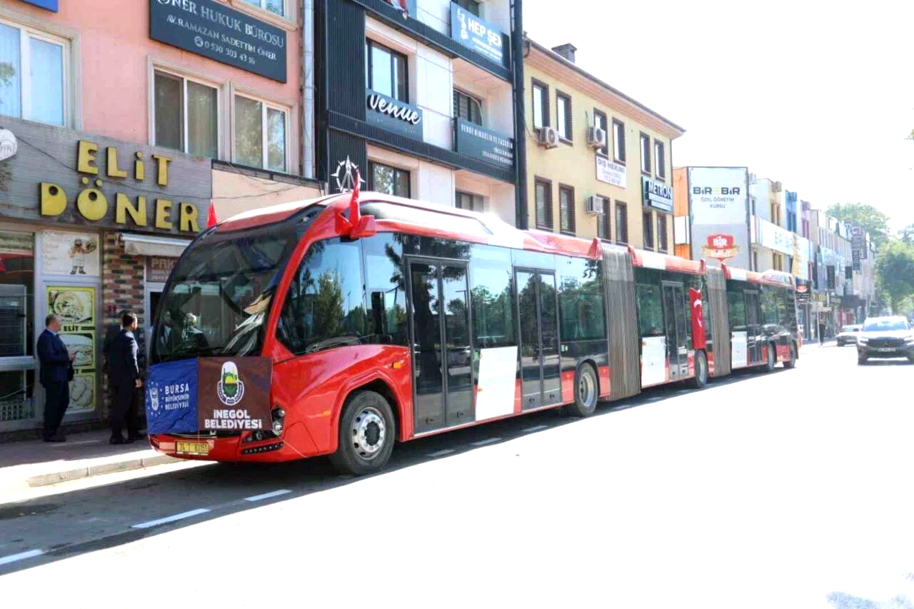 Bursa’nın metrobüsü ilk kez İnegöl’de görücüye çıktı