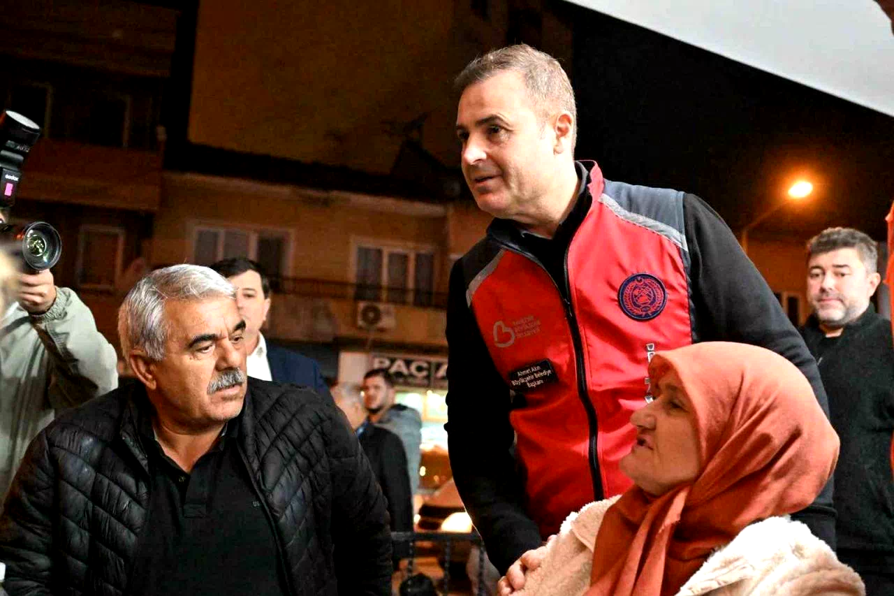 Büyükşehir Belediyesi 107 araç ve 242 personelle deprem bölgesinde