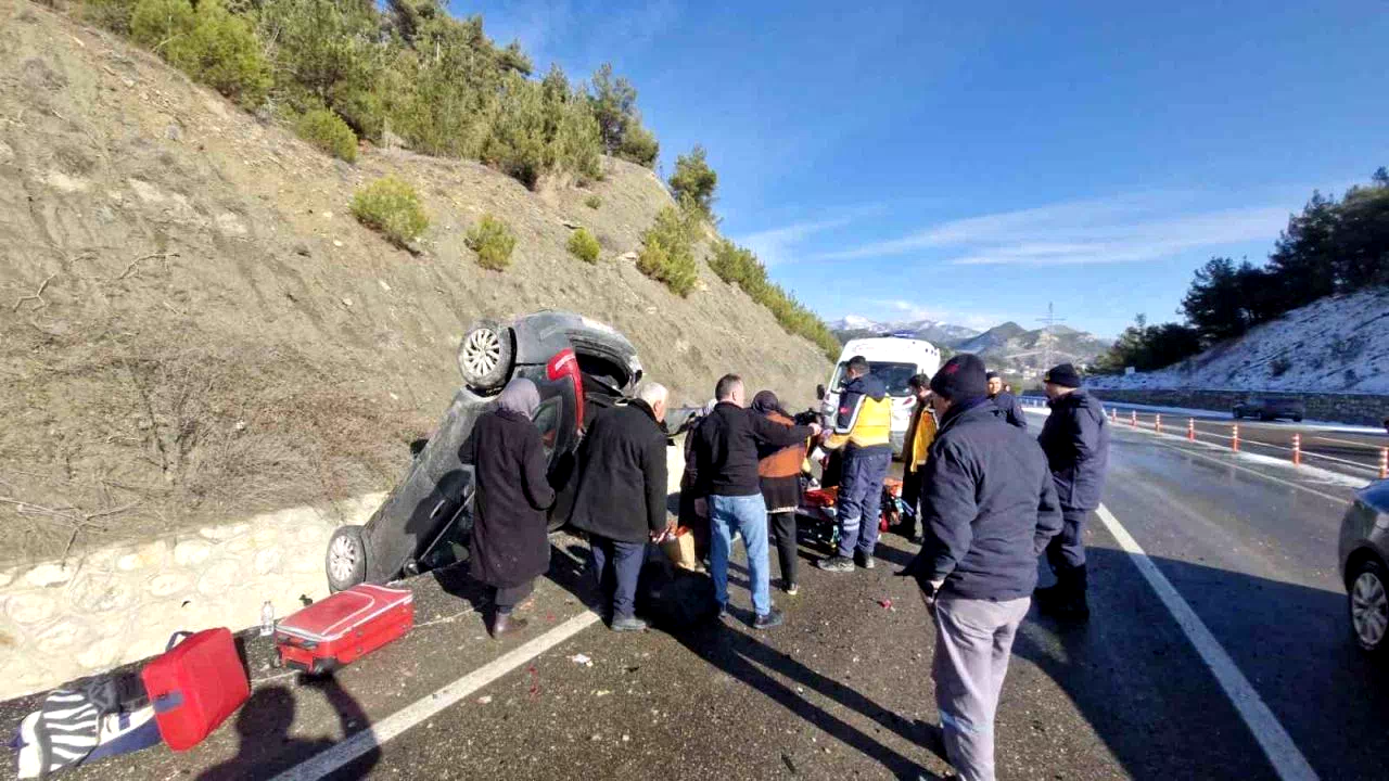 Buzlanma kazayı beraberinde getirdi: 4 yaralı