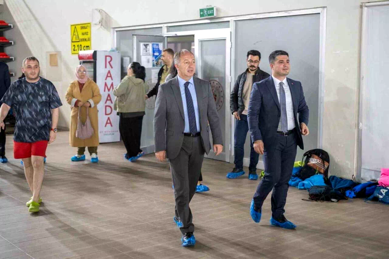 Çakmur’dan genç kulaçlara en tatlı moral