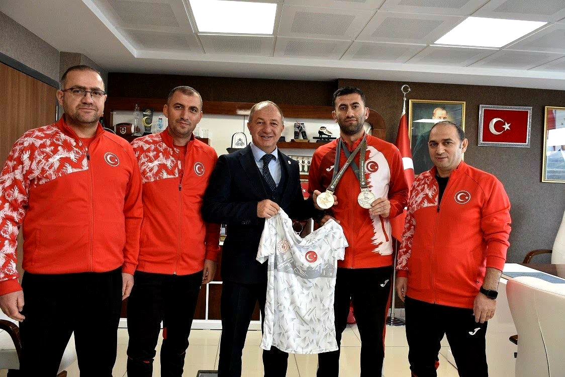 Çakmur’dan olimpiyat fatihine kutlama