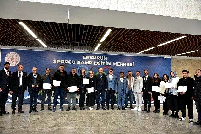 Çakmur’dan spor tesislerinde çalışan personele teşekkür belgesi