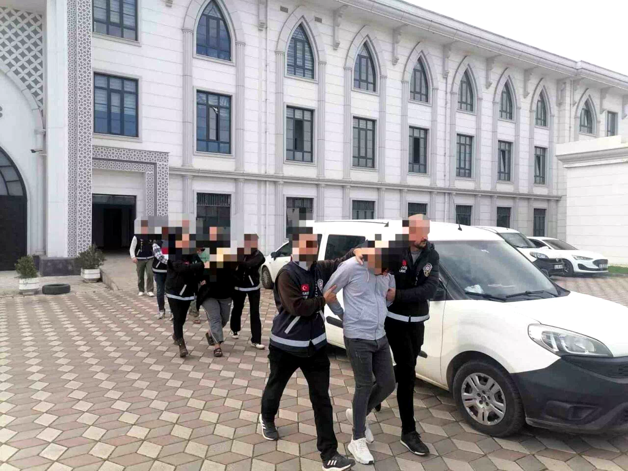 Çamaşırhanede 1 kişinin hayatını kaybettiği kavgayla ilgili ilk duruşma yapıldı: 1 sanık tahliye edildi