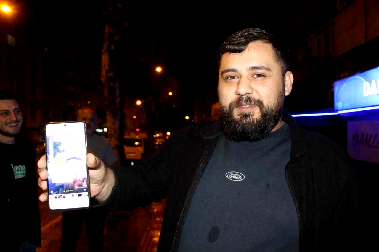 Canlı yayında oyun oynarken yıldırım düştü: O anlar kamerada