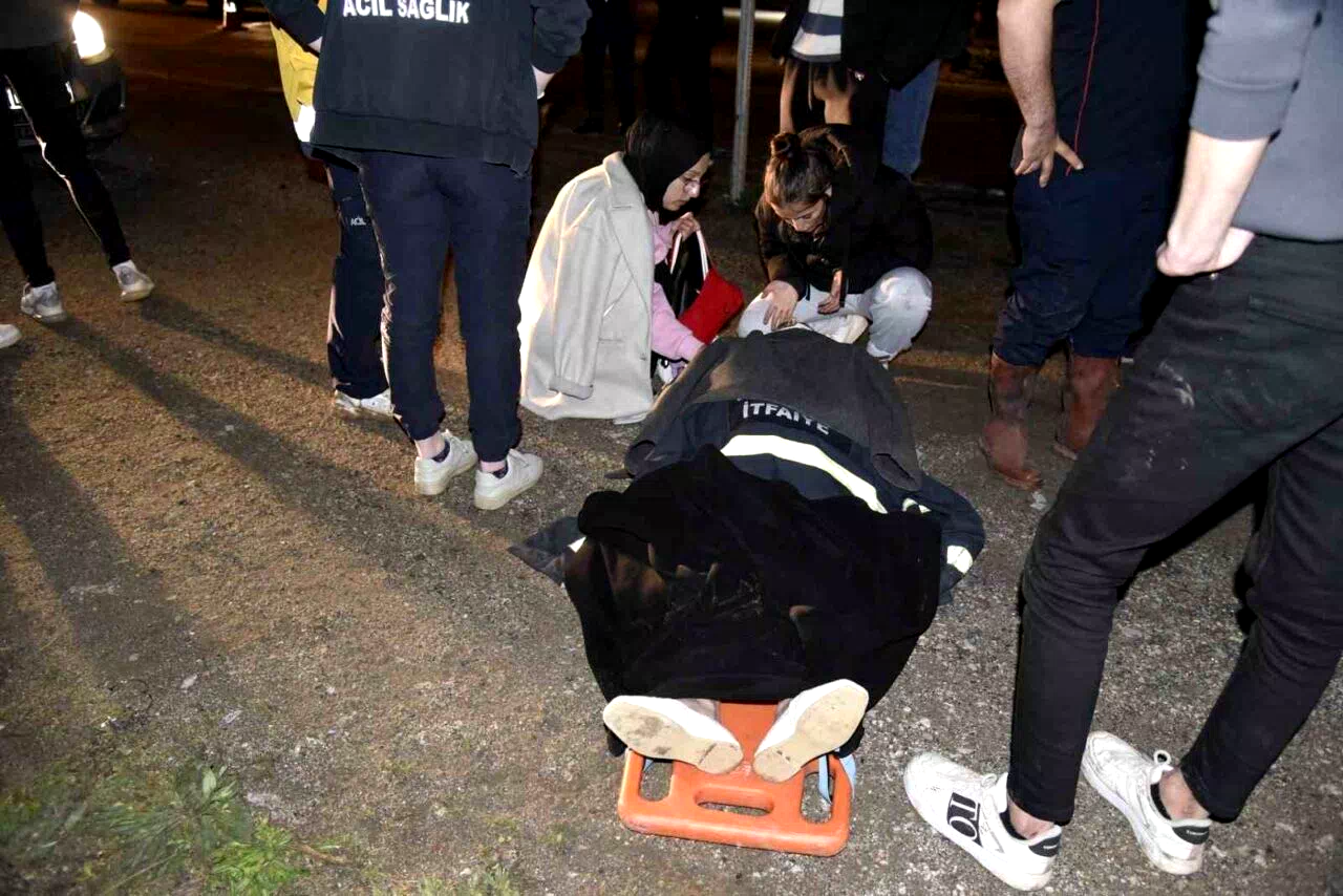 Çarpıştıktan sonra savrulan 2 araç yayaların arasında daldı: 11 yaralı