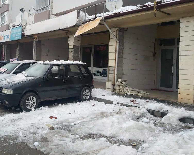 Çatı Saçaklarından Düşen Kar Kütlelerine Dikkat!