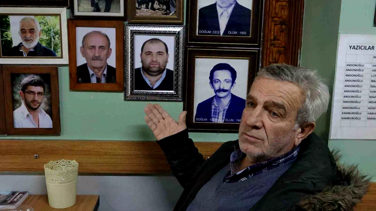 Çay ocağında baba ve oğulun sessiz buluşması