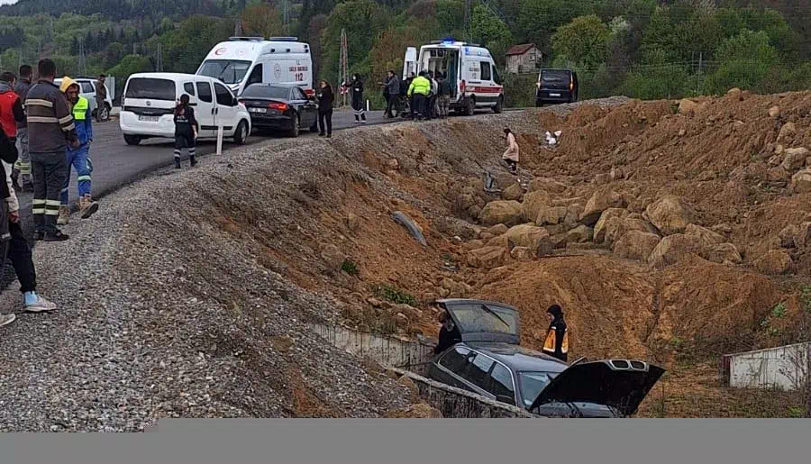 Çaycuma’da Otomobil Şarampole Uçtu: 3 Yaralı