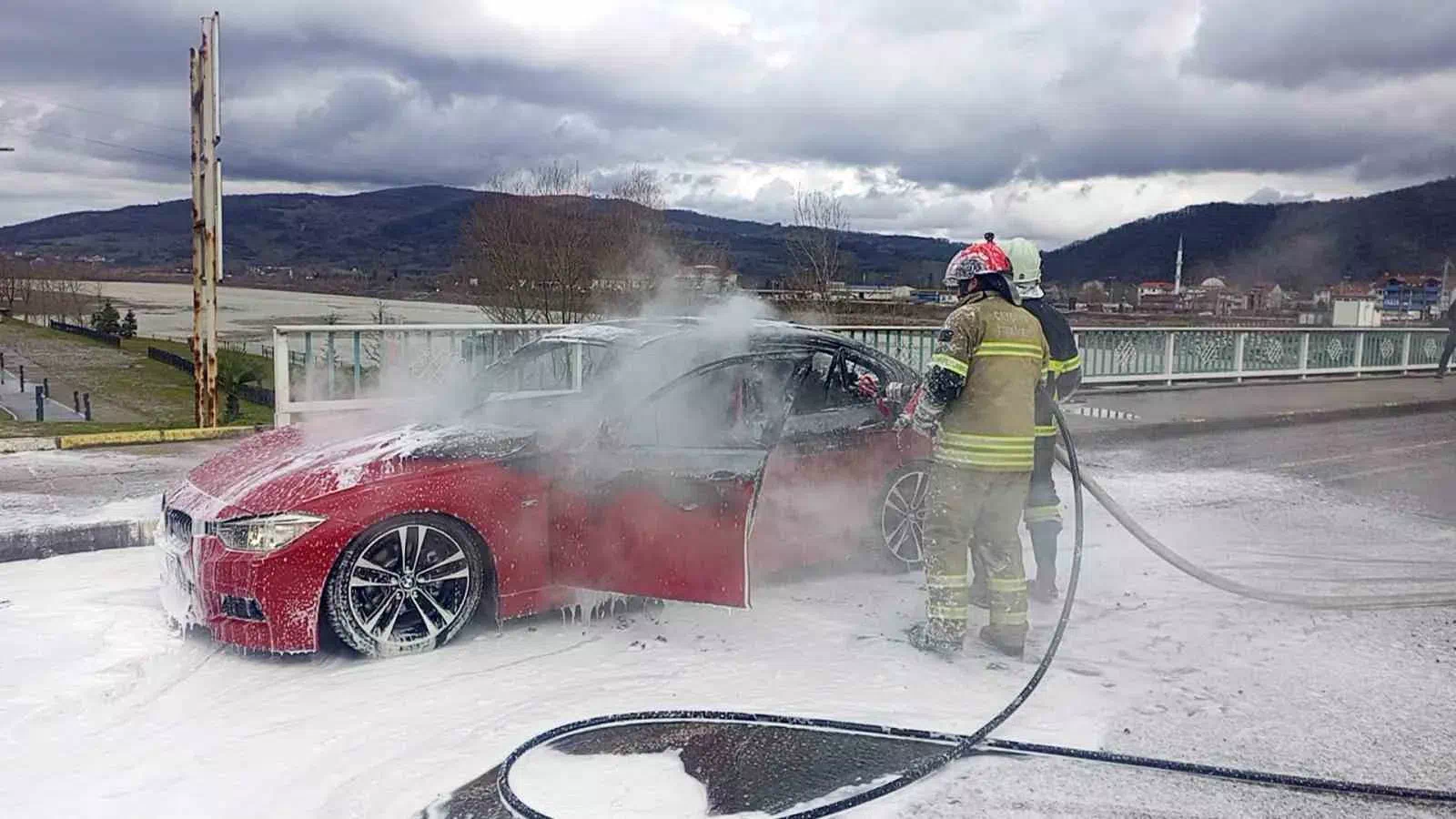 Çaycuma ilçesindeki Otomobil Yangınında Can Kaybı Olmadı