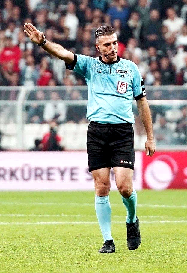 Çaykur Rizespor – Fenerbahçe maçının VAR’ı Özgür Yankaya oldu