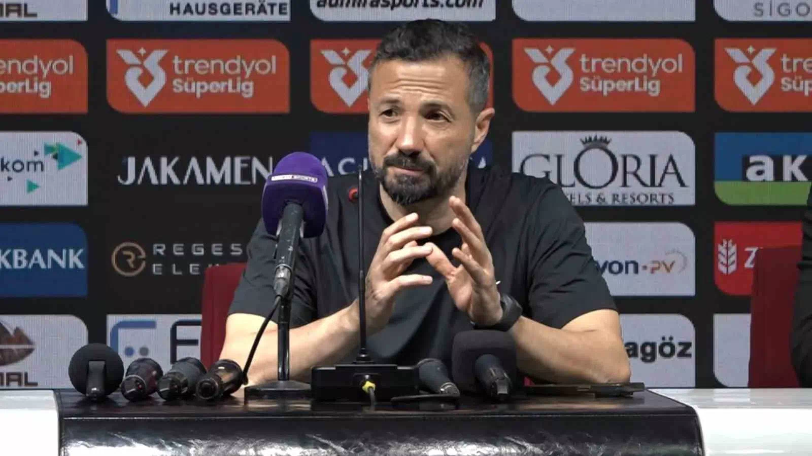 Çaykur Rizespor Teknik Sorumlusu Osman Demir’den galibiyet açıklaması: “Ortada sıkışmış grup içindeydik, şimdi nefes aldık!”