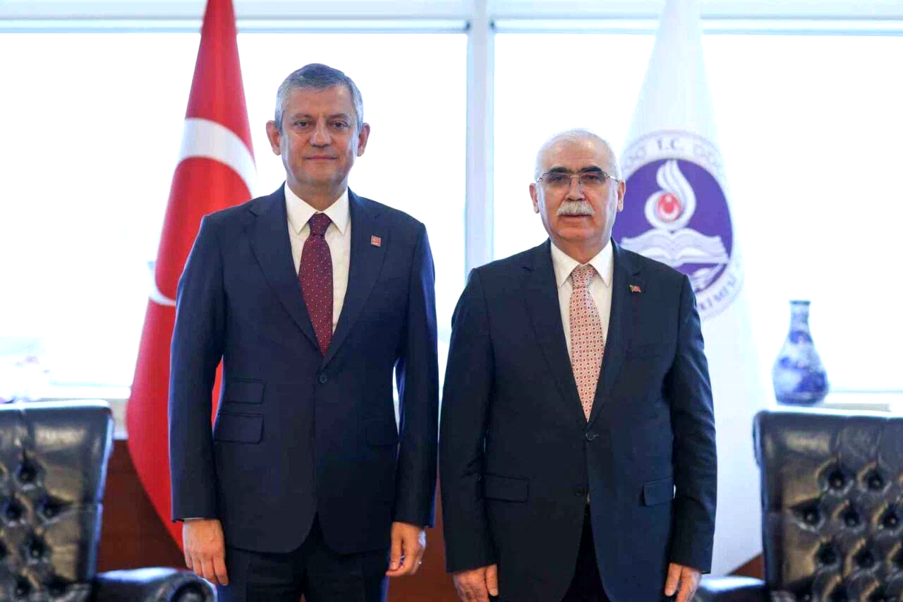 CHP Genel Başkanı Özel: “Anayasa Mahkemesi, Türkiye’de herkesin, her türlü tartışmadan uzak tutması gereken bir mahkeme”