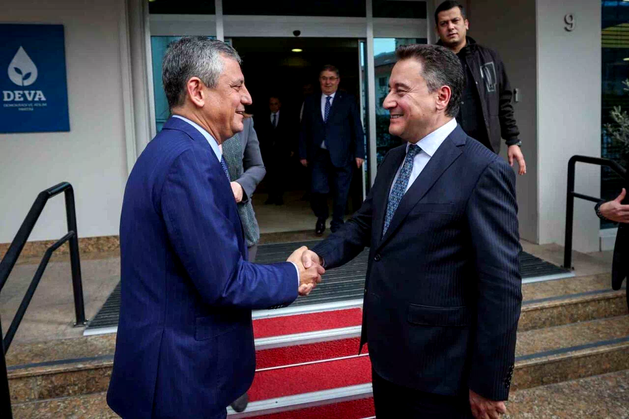 CHP Genel Başkanı Özel: “Anayasal zorunluluk sürecinde olduğumuz konusunda hemfikir olduk”