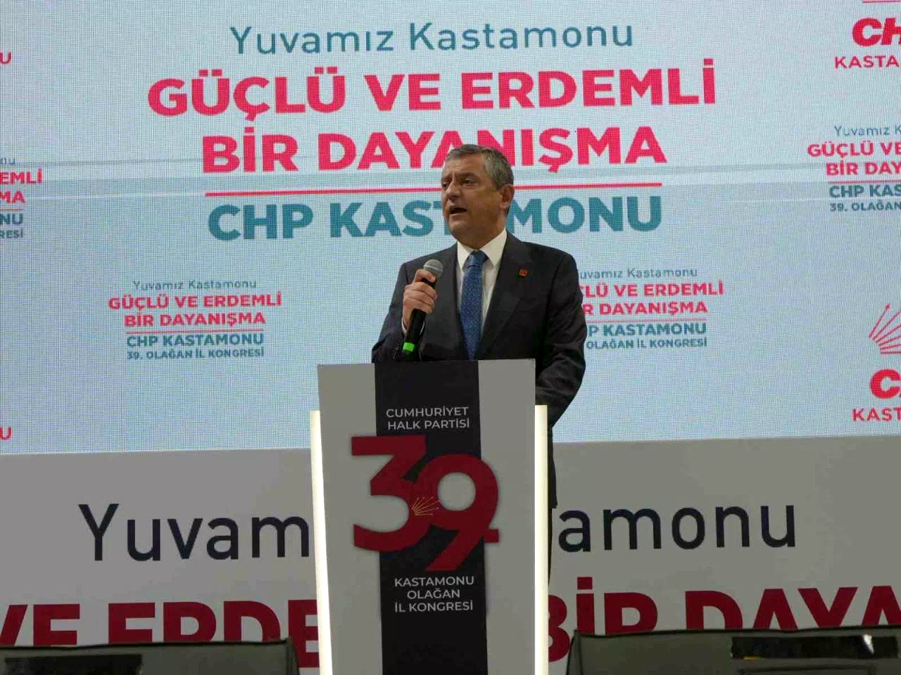 CHP Genel Başkanı Özel, CHP Kastamonu İl Başkanlığı 39. İl Kongresi’ne katıldı