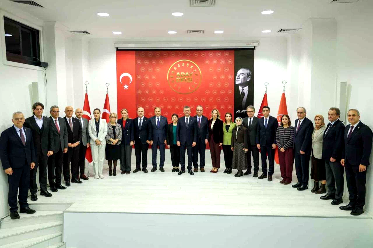 CHP Genel Başkanı Özel: “Cumhurbaşkanlığı Aday Ofisimizin temel gündemi, ekonomik ve sosyal krizdir”