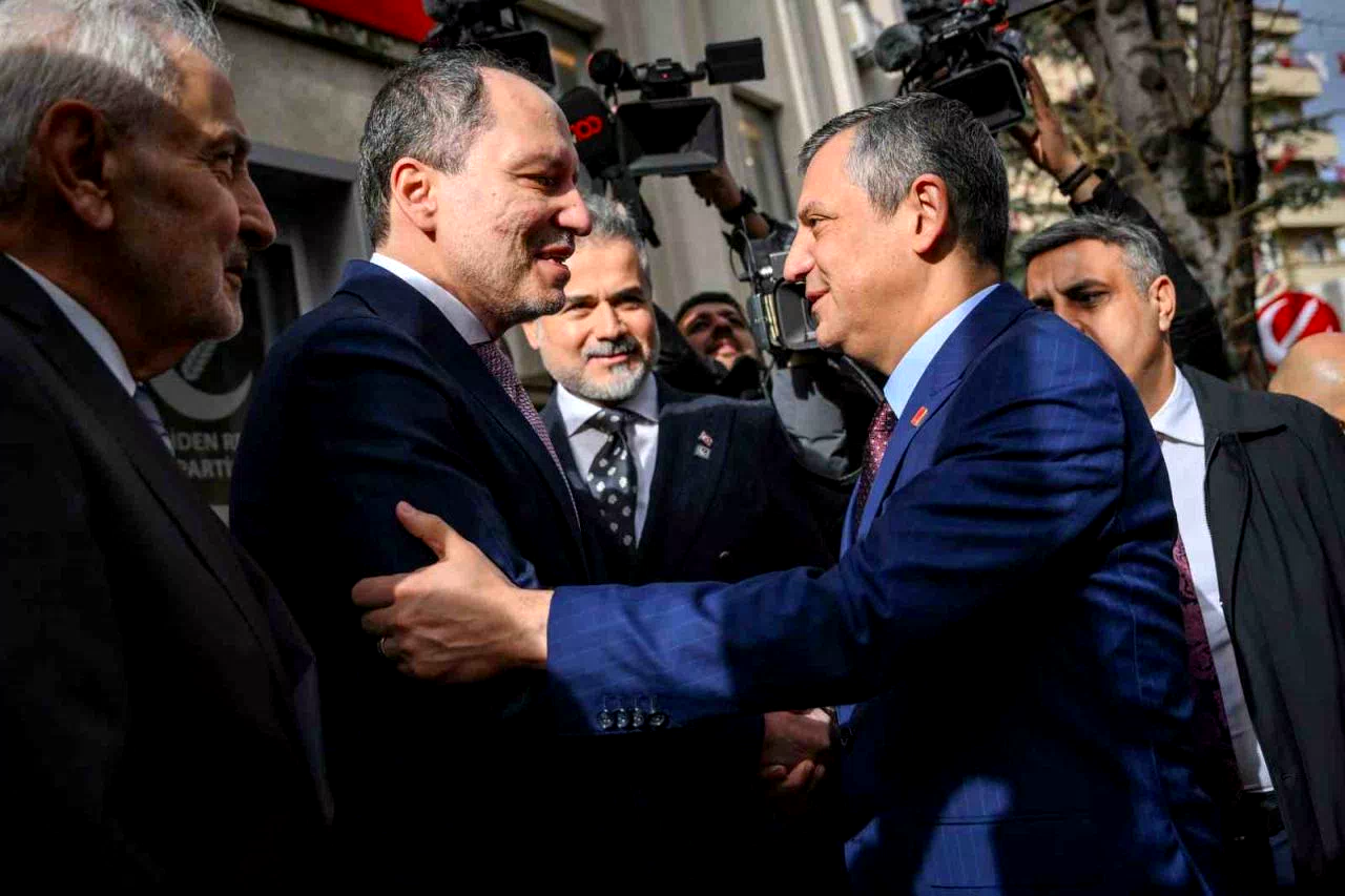 CHP Genel Başkanı Özel’den Yeniden Refah Partisi Genel Başkanı Erbakan’a ziyaret