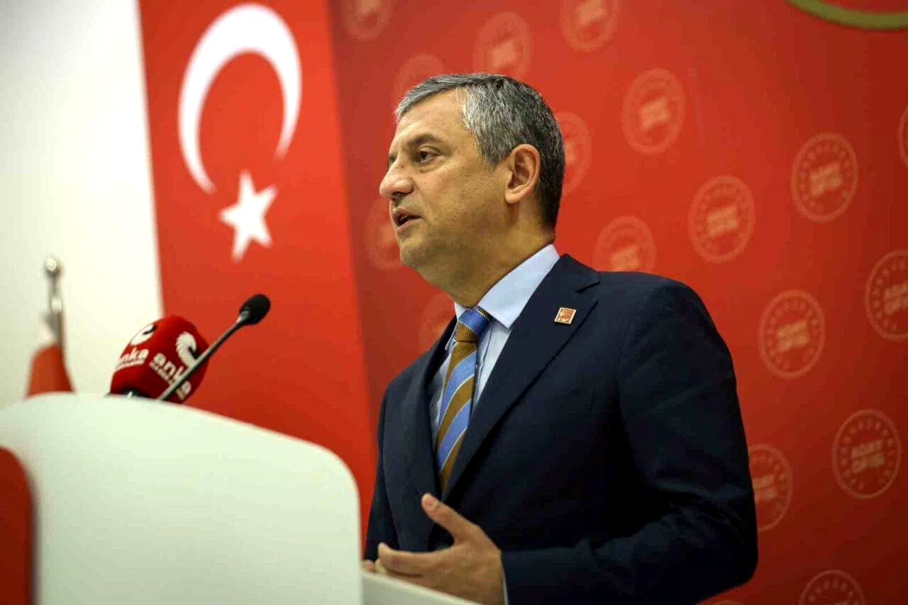 CHP Genel Başkanı Özel: “Hangi partiden olursa olsun tüm gençler bizim gençlerimizdir”