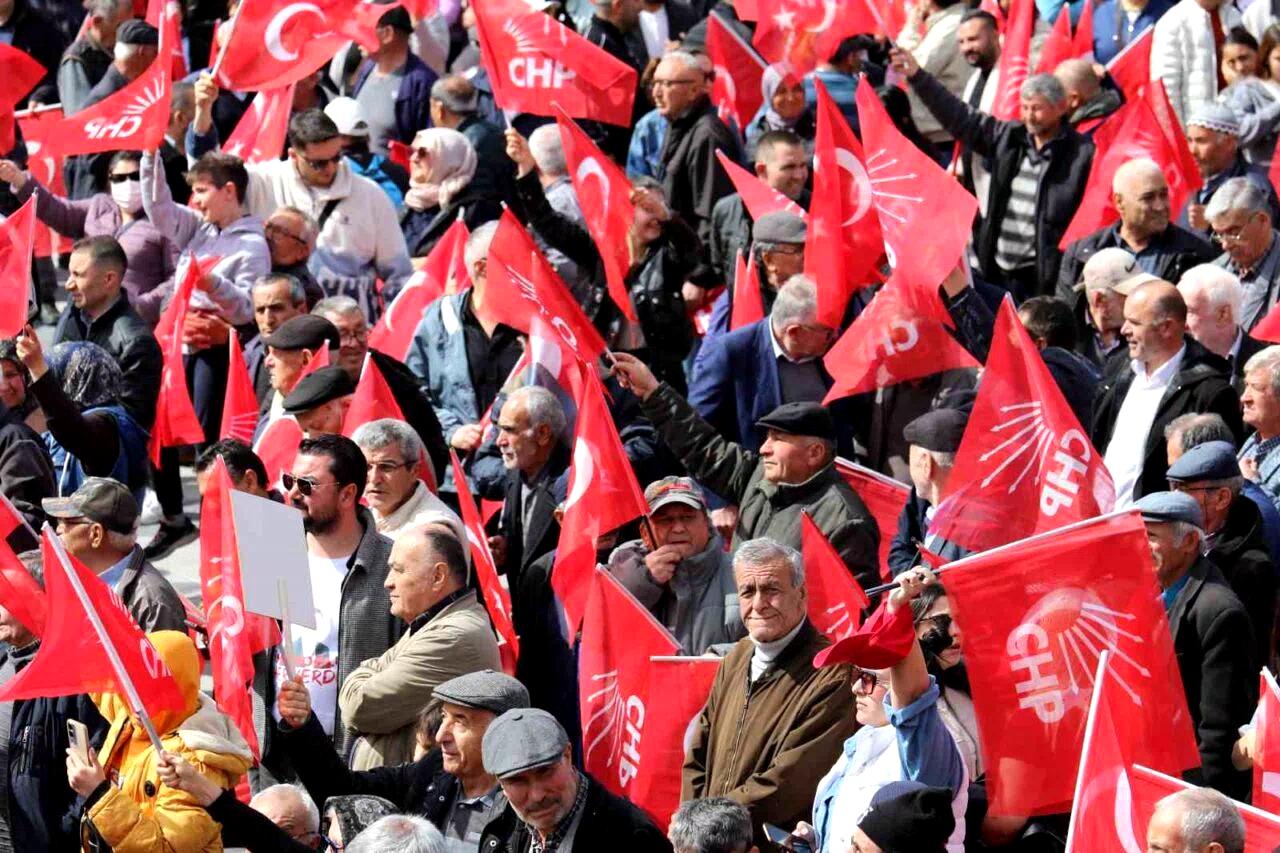 CHP Genel Başkanı Özel: “Kapı kapı gezeceğiz, sokak sokak dolaşacağız, neyi, nasıl düzelteceğimizi söyleyeceğiz”