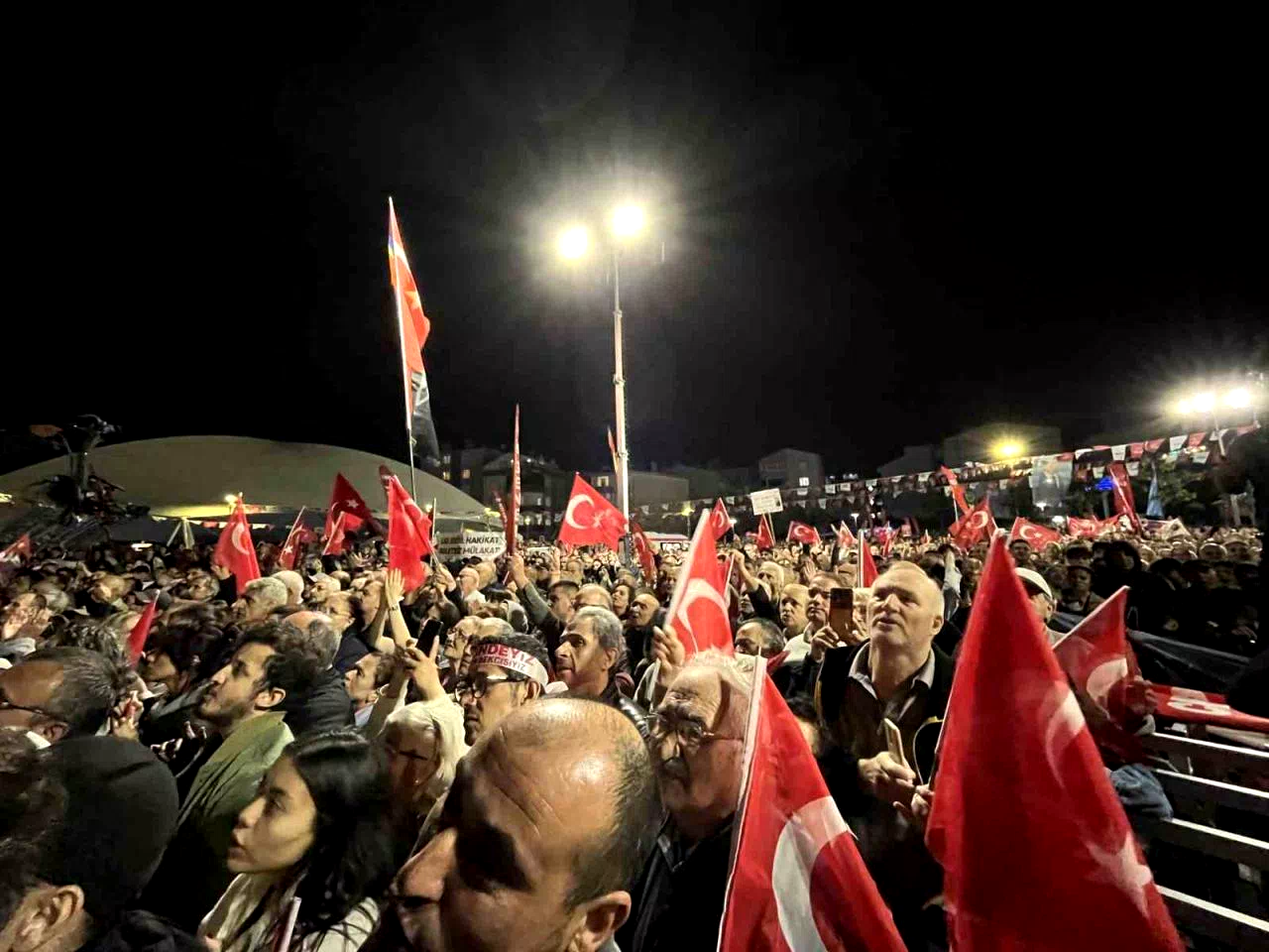CHP Genel Başkanı Özel, Küçükçekmece’deki mitingde konuştu