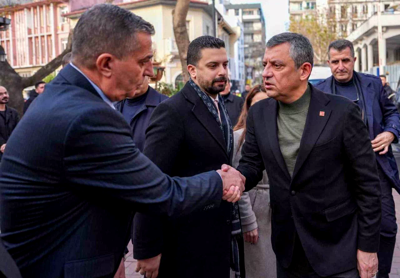 CHP Genel Başkanı Özel, Şehzadeler Belediyesini ziyaret etti