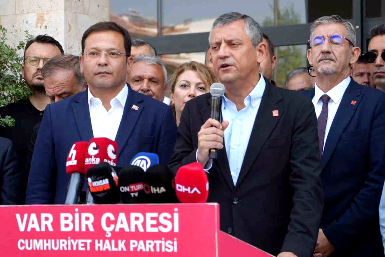 CHP Genel Başkanı Özel, Sındırgı’da incelemelerde bulundu
