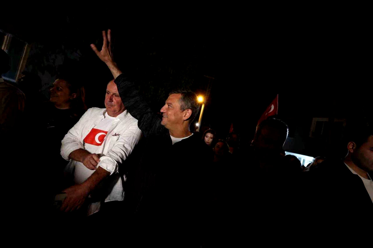 CHP Genel Başkanı Özel, Zafer Yolu’ndan Kocatepe’ye yürüdü