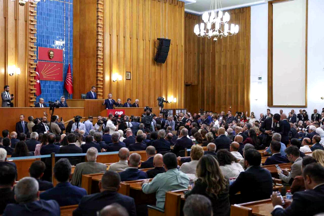 CHP Grup Başkanı Özel: “AK Parti’nin kara düzeninin kötü planına kim alet olup yol veriyorsa hakkımı helal etmiyorum”