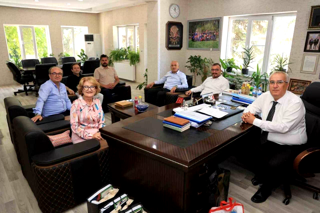 CHP’li başkanlardan AK Partili Başkan Arslan’a tebrik ziyareti