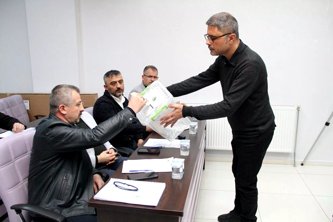 CHP’li belediyenin meclisinde CHP listeleri destek bulamadı